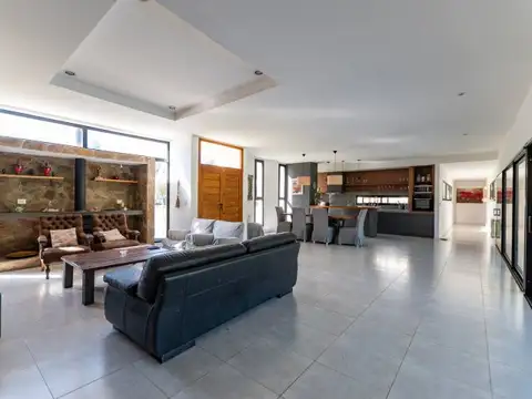 Venta Casa 6 amb c/pileta/parque y gran lote en Haras del Sur – Pilar