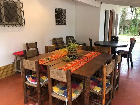 Casa en Alquiler con 5 cocheras