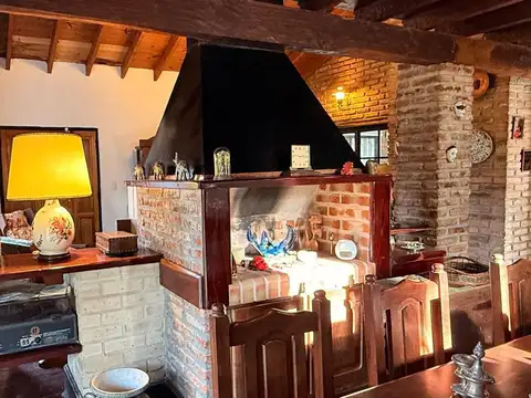 Casa 4 ambientes con 2 baños