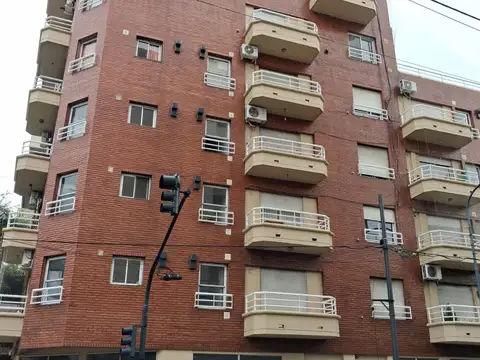 2 AMB. AL FRENTE - BALCÓN - COCINA INDEPENDIENTE - TODOS LOS AMBIENTES DAN A LA CALLE - SUPER LUMINOSO - SOBRE AVENIDA GAONA - 300 MTS PLAZA IRLANDA