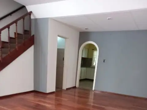 Venta de Tríplex 6 ambientes con piscina en Ciudad Jardín Lomas del Palomar, Tres de Febrero