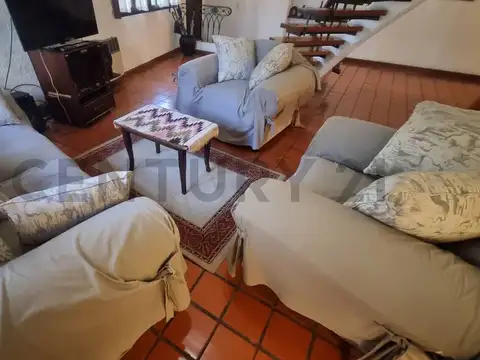 Casa en Venta con 2 cocheras