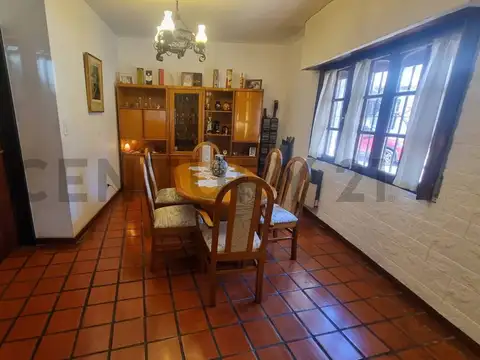 Casa 5 ambientes con 3 baños