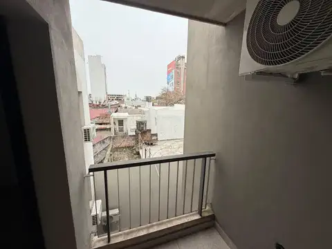 Departamento en Alquiler en Lisandro De La Torre, $ 550.000
