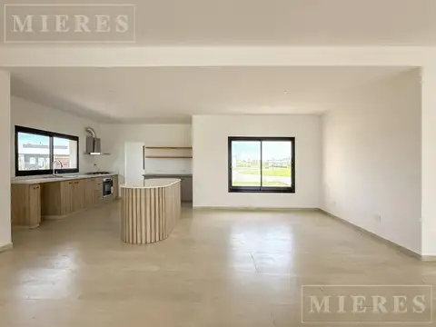 Casa 6 ambientes con 3 baños
