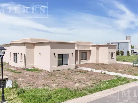 Casa en venta lote a la laguna Area 11 San Sebastian