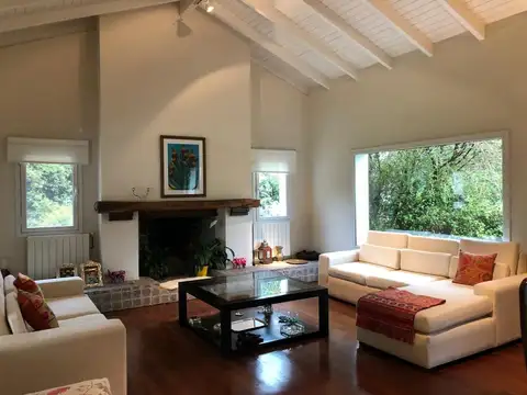 Altos Del Chateau