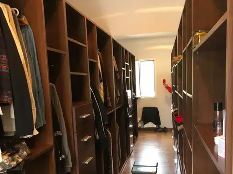 Casa en Venta con 4 cocheras