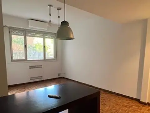 Tres ambientes reciclados al contrafrente en Pza. Barrientos