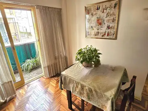 VentaDepartamento en Monserrat 2 ambientes al frente, balcón, luz y sol