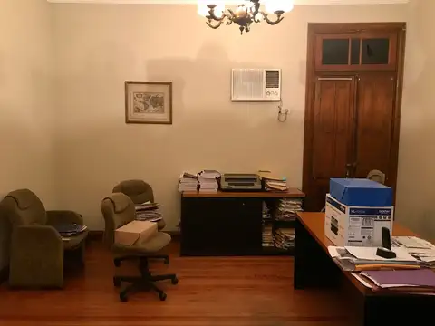 Casa 6 ambientes con 2 baños