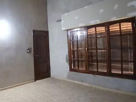 Venta casa 3 ambientes con garage y patio