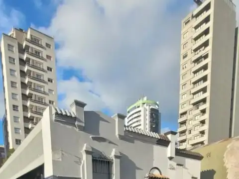 Av. Pte. J. D. Perón 900