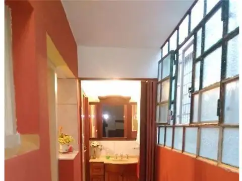 AVELLANEDA CENTRO TIPO CASA 1ER. PISO AL FRENTE ENTRADA INDE