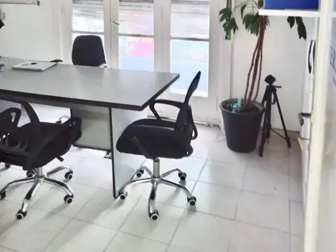 Oficina 6 ambientes con 2 baños