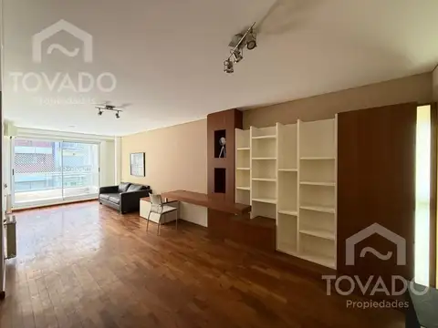 Apto profesional! Amplia oficina en alquiler con balcón en Belgrano!