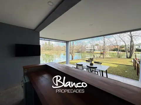 Casa en Alquiler con 1 cochera