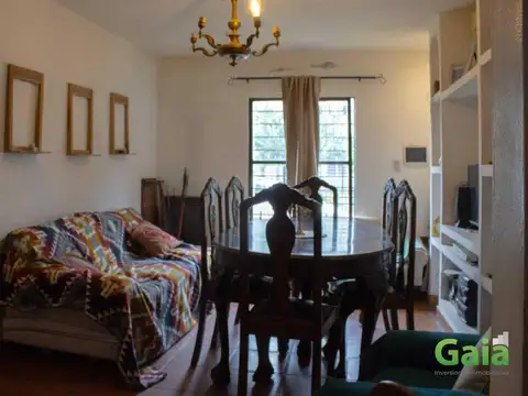 Casa 7 ambientes con 2 baños