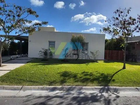 Casa  en Alquiler ubicado en Santa Emilia, Pilar del Este, Pilar