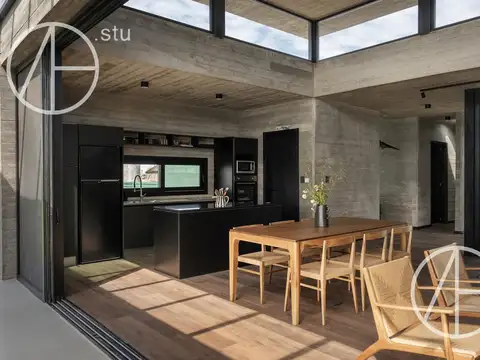 Casa 5 ambientes con 2 baños