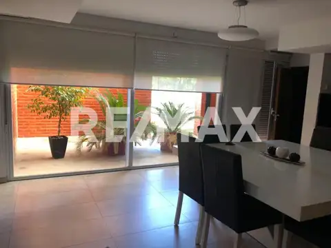 Casa 8 ambientes con 4 baños