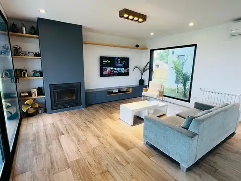 Casa en Alquiler en El Cantón - Barrio Golf, USD 2.800