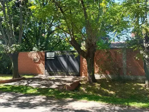 CASA QUINTA SOBRE LOTE DE 812 MT2 (APTA CREDITO)