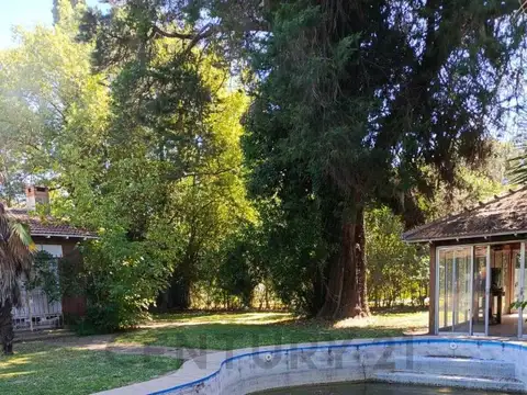 Casa en Venta con 5 cocheras