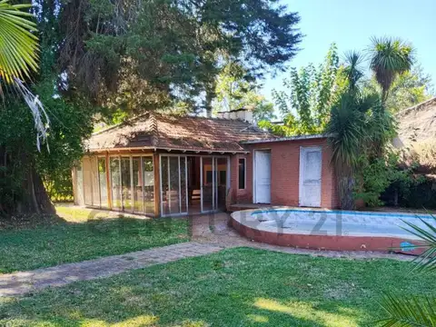 Casa 4 ambientes con 2 baños