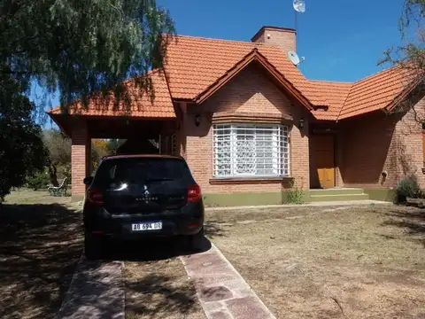 Casa 4 ambientes con 2 baños
