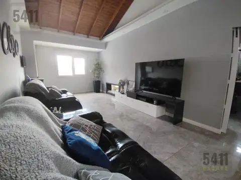 Casa 7 ambientes con 5 baños