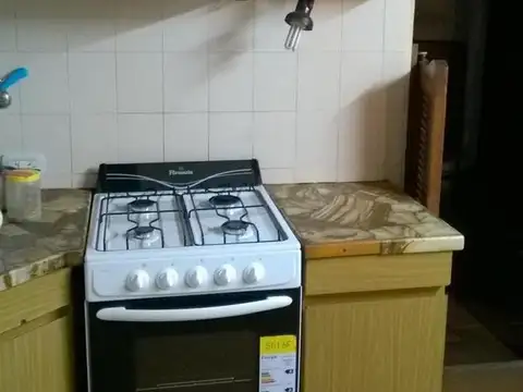 Casa 8 ambientes con 2 baños