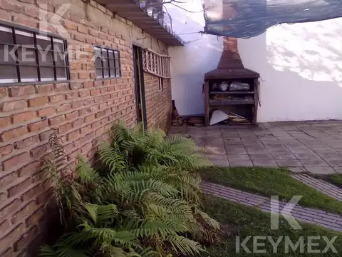 Casa en venta, gran pileta, quincho y parque 3 520 y 521 Tolosa