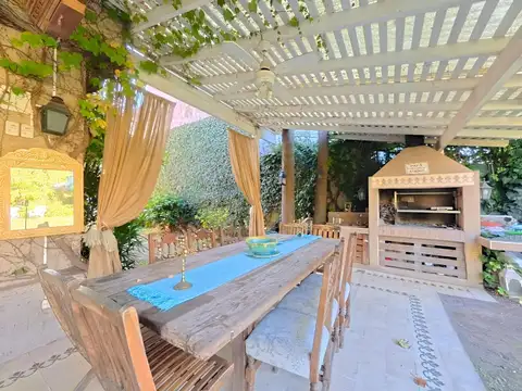 Casa 5 ambientes con 3 baños