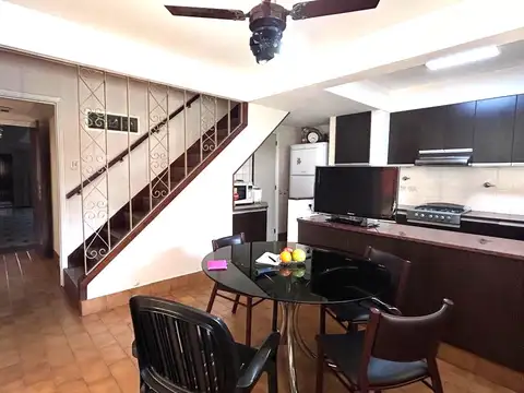 Casa 5 Ambientes con Jardin, Piscina, Parrilla en 2 Plantas Cochera Doble