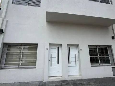 Depto tipo casa 3 amb con patio al frente 