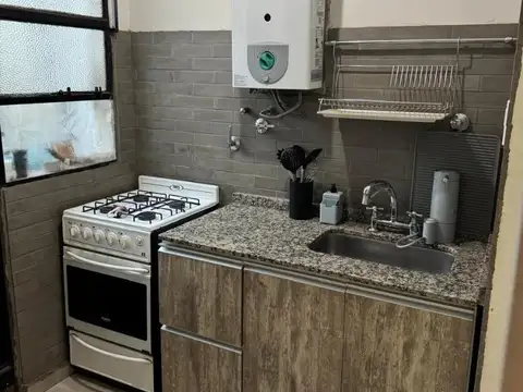 CASA DE 3 DORMITORIOS CON GRAN PARQUE.