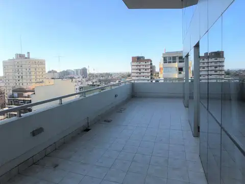 Venta dúplex de 4 ambientes con terraza y 2 cocheras. Belgrano.
