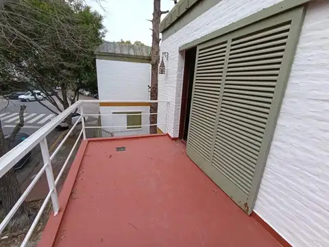 ph tipo casa de 3 amb con balcon primer piso por escalera