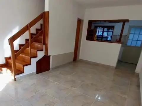 Depto Tipo Casa en Venta con 1 cocheras