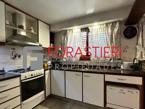 Casa 6 ambientes con 3 baños