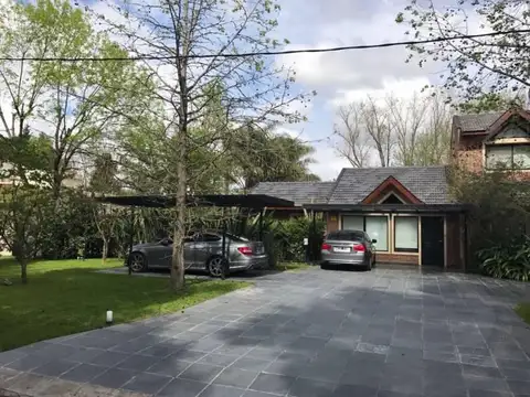 Casa 6 ambientes con 4 baños