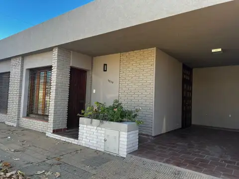CASA CON EXCELENTE UBICACION EN VENTA, GENERAL LAS HERAS