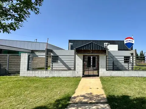 Galpón con Oficinas en Parque Industrial San Fco