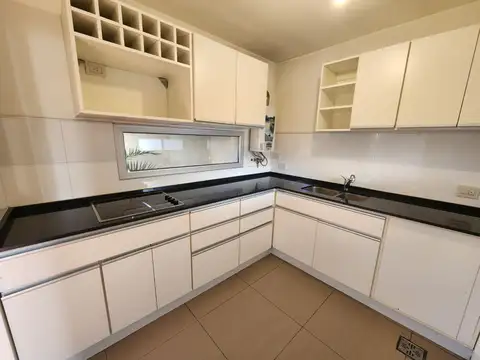 Casa 7 ambientes con 1 baño