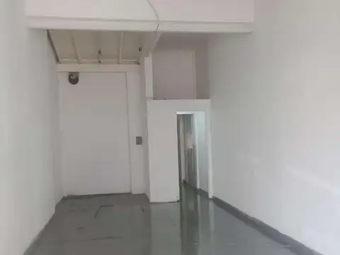 * LOCAL ZONA CENTRICA RAMOS MEJIA * SIN EXPENSAS *