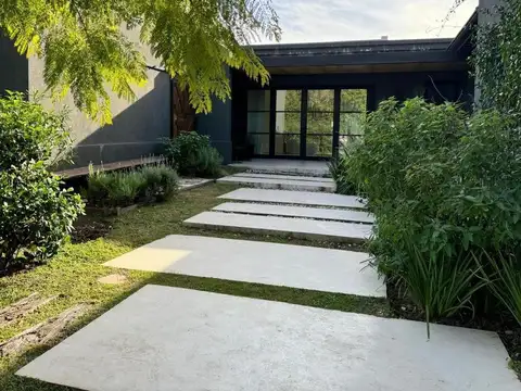 Casa en Venta en Bella Vista, USD 1.330.000