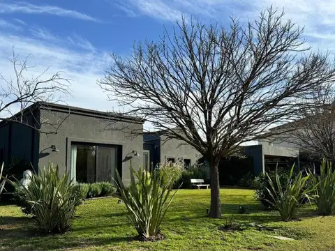 Venta casa Bs As Golf Country Club, Bella Vista