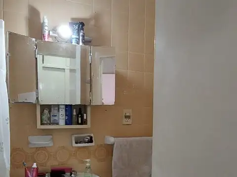 Departamento  centrico de 2 dormitorios, cocina separada