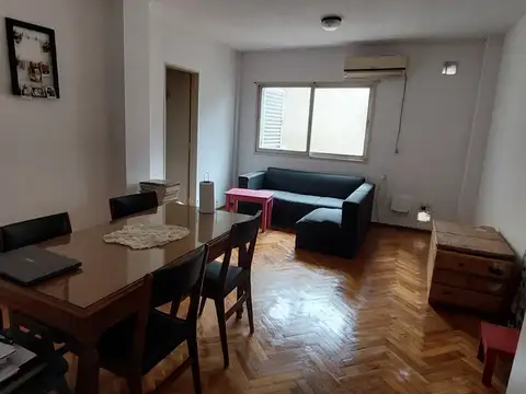 Departamento  centrico de 2 dormitorios, cocina separada